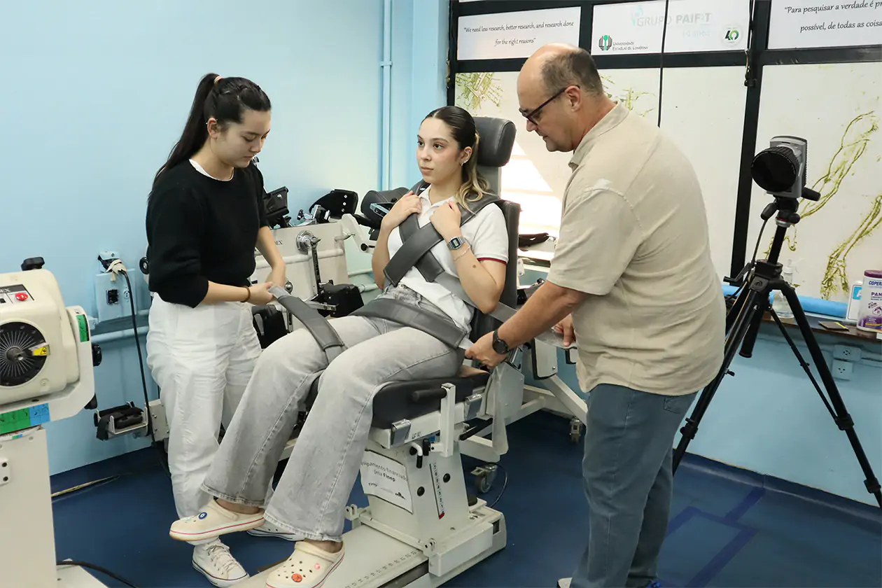 Leia mais sobre o artigo Projeto gerenciado pela HUTEC usa exercícios aquáticos na recuperação de lesões do ombro