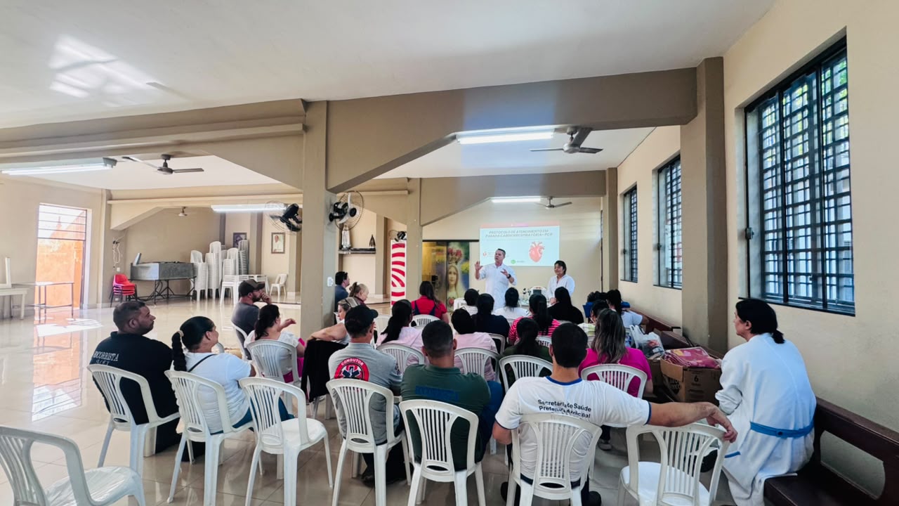 Participantes acompanhando a capacitação